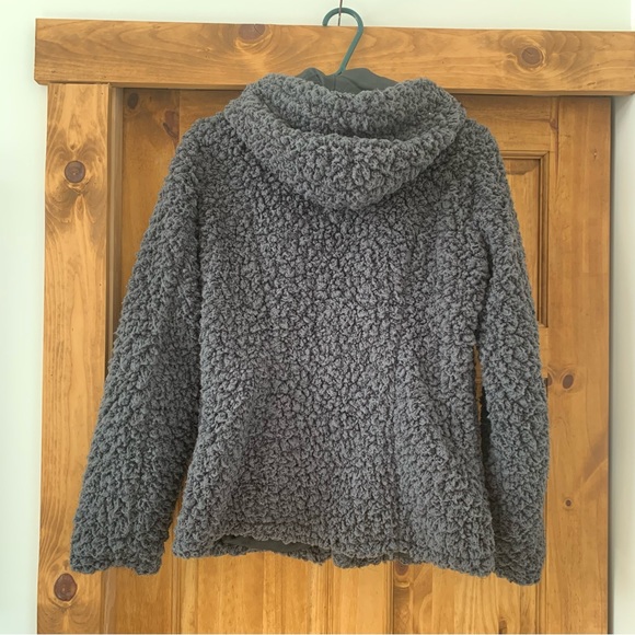 NWOT Go Coco super fun and fluffy grey toggle jacket size Small - Picture 6 of 14